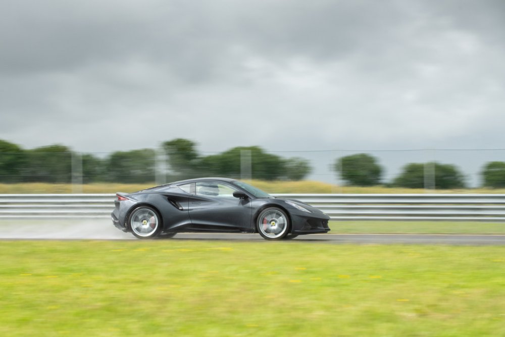 Lotus-Emira_2.jpg