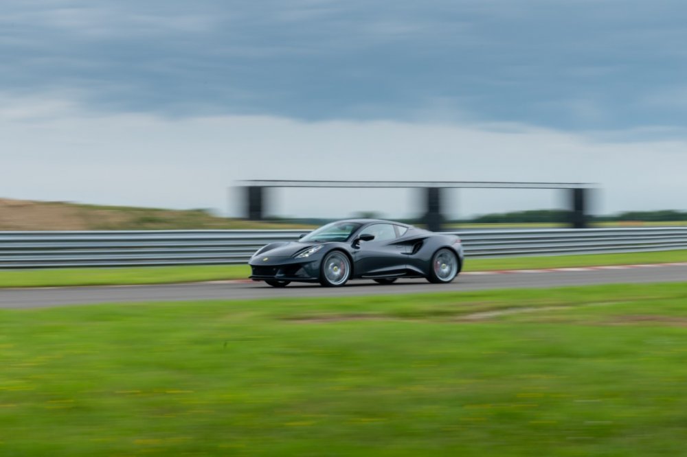 Lotus-Emira-on-Hethel-test-track (Medium).jpg