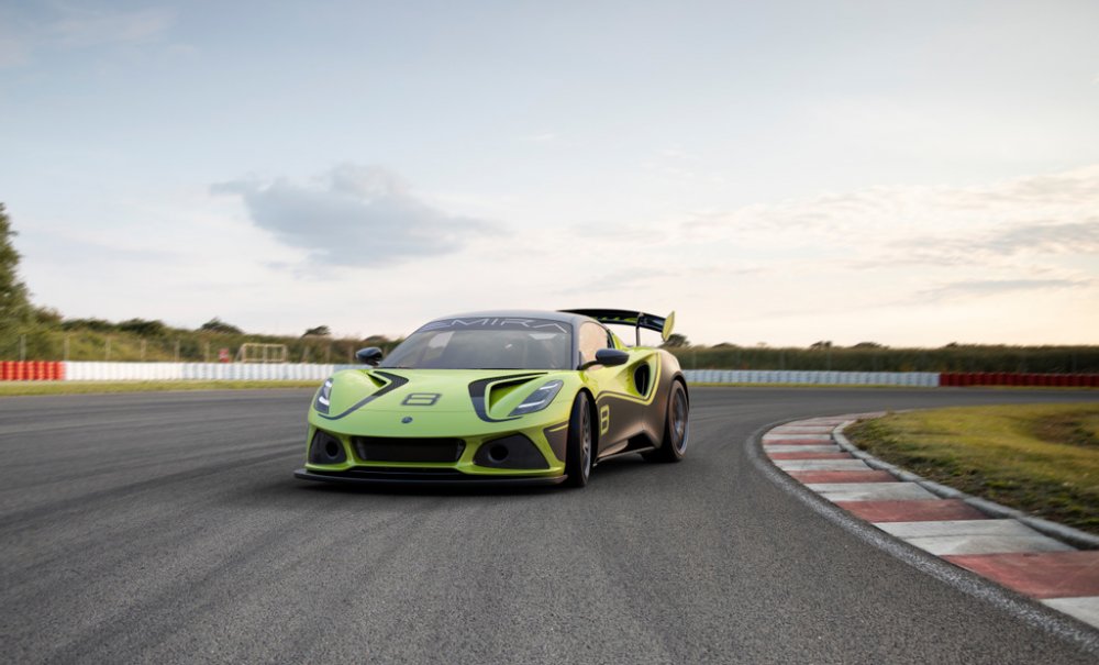 Lotus-Emira-GT4_3.jpg