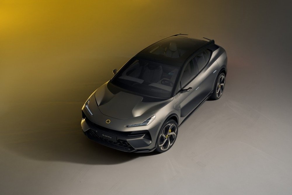 05_Lotus_Eletre_EXT_Studio_Silver_High34Front.jpg