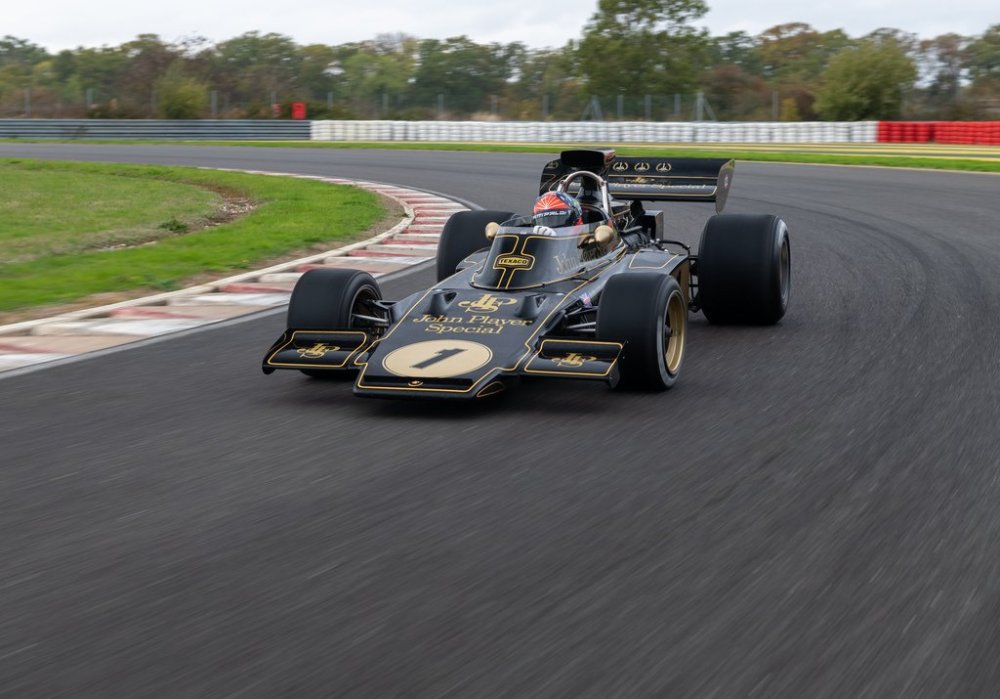 Type-72_Parade-Lap-72.jpg