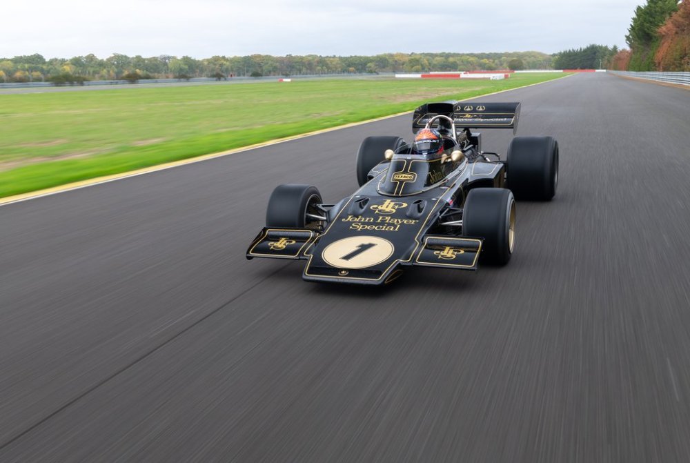Type-72_Parade-Lap-77.jpg
