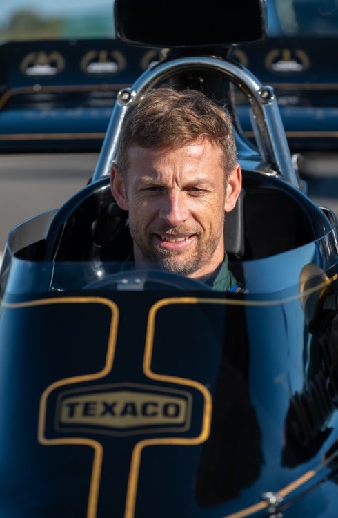 _LOT7036-Z6-Jenson_Button_BTS.jpg