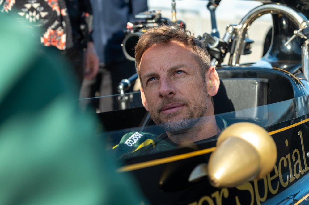 _LOT7119-Z6-Jenson_Button_BTS.jpg