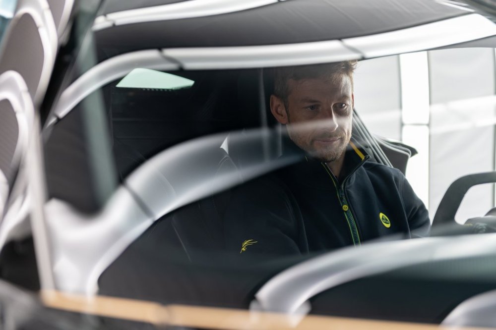 _LOT7306-Z6-Jenson_Button_BTS.jpg