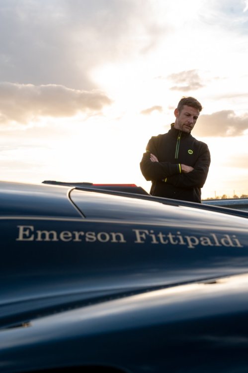 _LOT7548-Z6-Jenson_Button_BTS.jpg