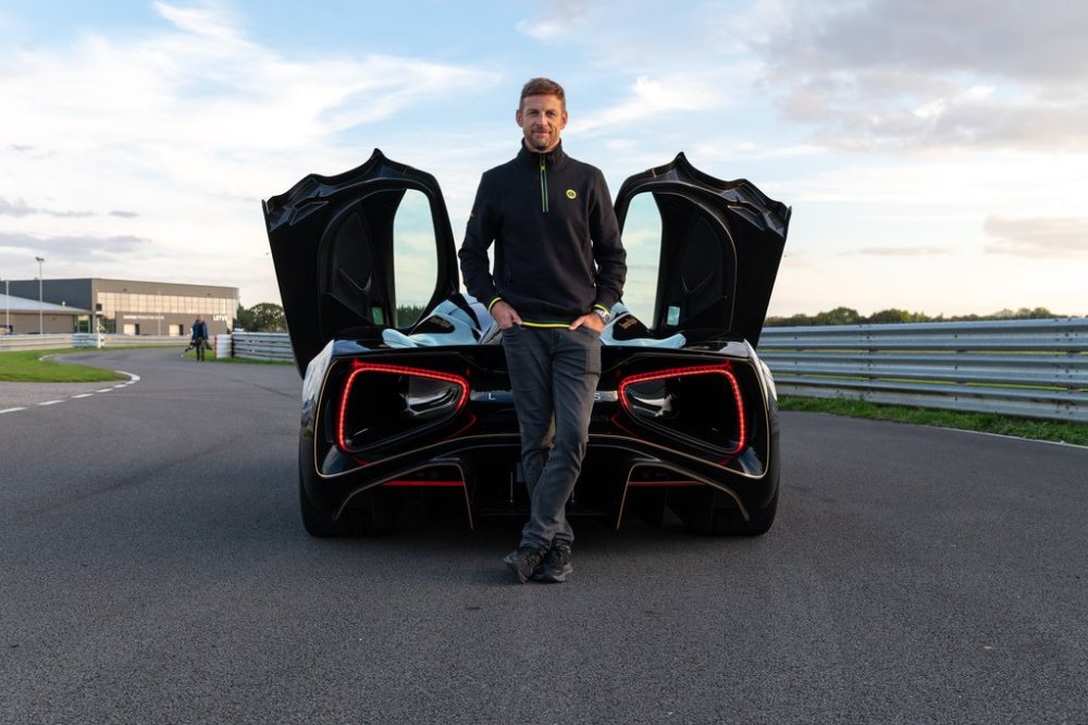 _LOT7564-Z6-Jenson_Button_BTS.jpg