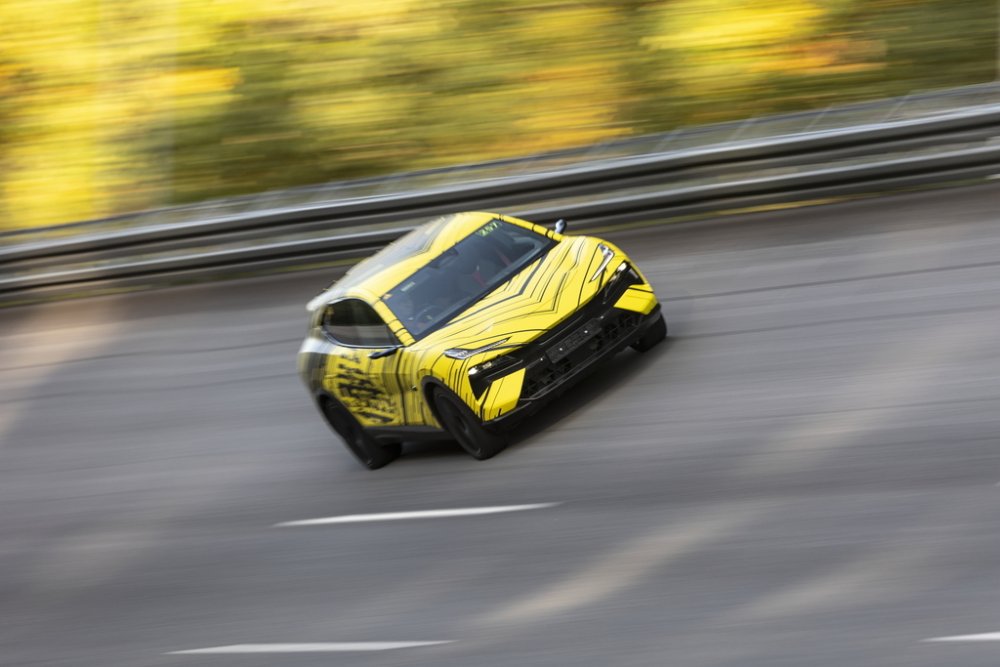 Lotus-Eletre_2.jpg