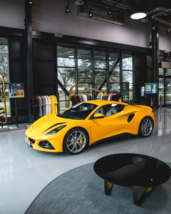 Lotus-Emira-V6-First-Edition_4.jpg