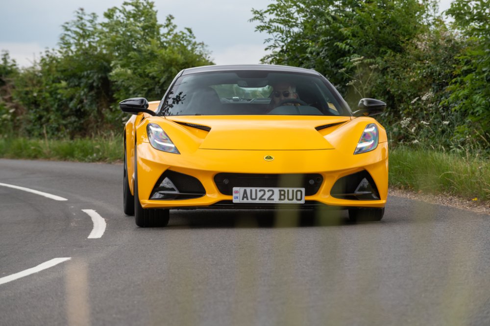 Lotus-Emira_2.jpg