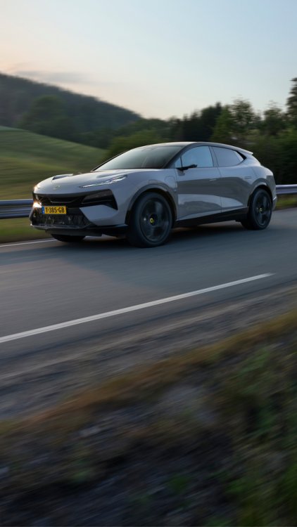 LOTUS_ELETRE-S_KAIMU-GREY_DYNAMIC_1_9x16.jpg