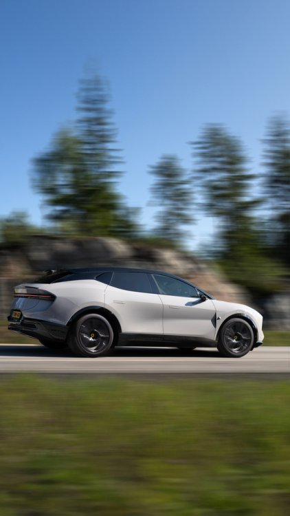 LOTUS_ELETRE-S_KAIMU-GREY_DYNAMIC_3_9x16.jpg