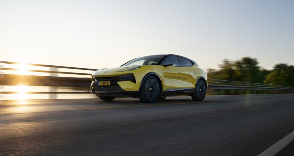 LOTUS_ELETRE-S_SOLAR-YELLOW_DYNAMIC_4.jpg