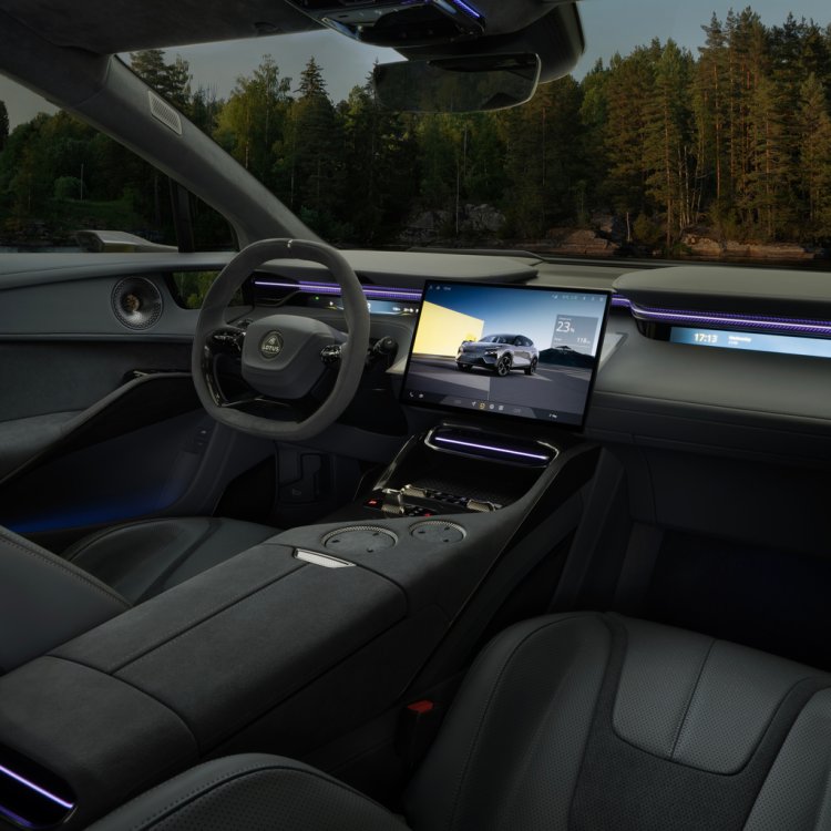 LOTUS_ELETRE-S_SOLAR-YELLOW_INTERIOR_1_1x1.jpg