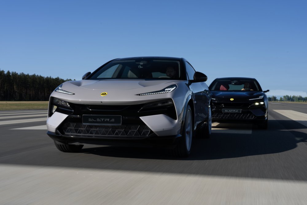 LOTUS_ELETRE_R_2CAR_DYNAMIC_1.jpg