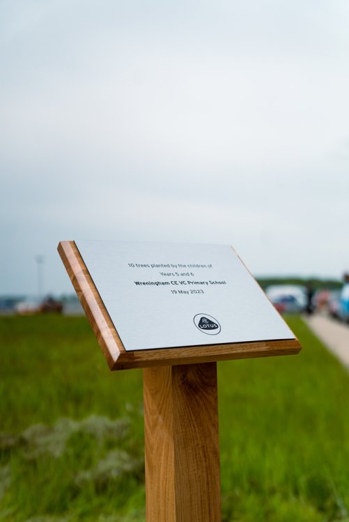 Small-woodland-plaque-Hazel-Chapman-Way-Dedication-19-May-2023-4.jpg