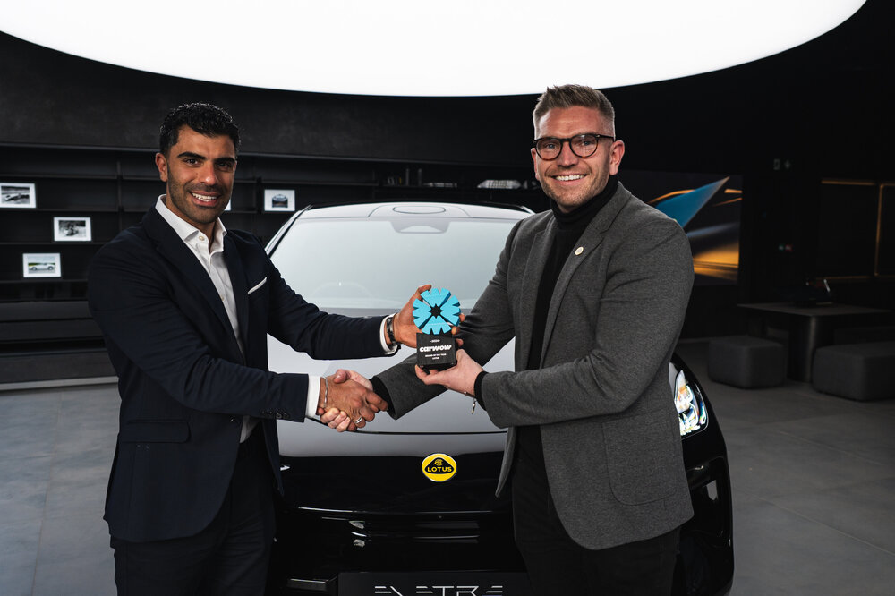 L-R-Sepi-Arani-Commercial-Director-Carwow-and-Conor-Horne-Commercial-Director-UK-and-Ireland-Lotus.jpg