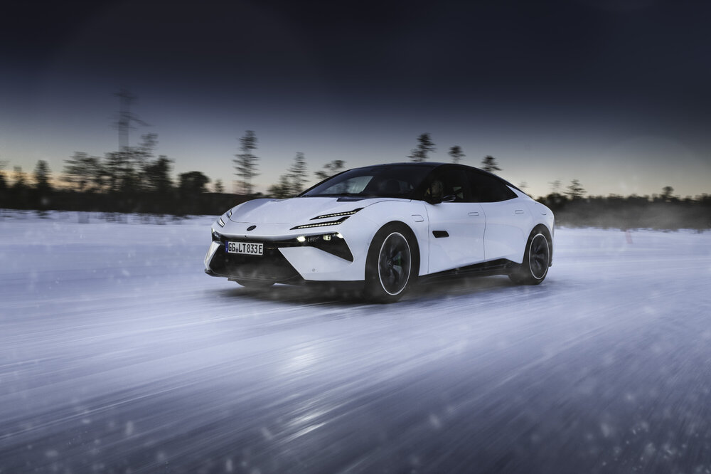 Lotus-Emeya_Cold_Weather_Akoya_White_01.jpg