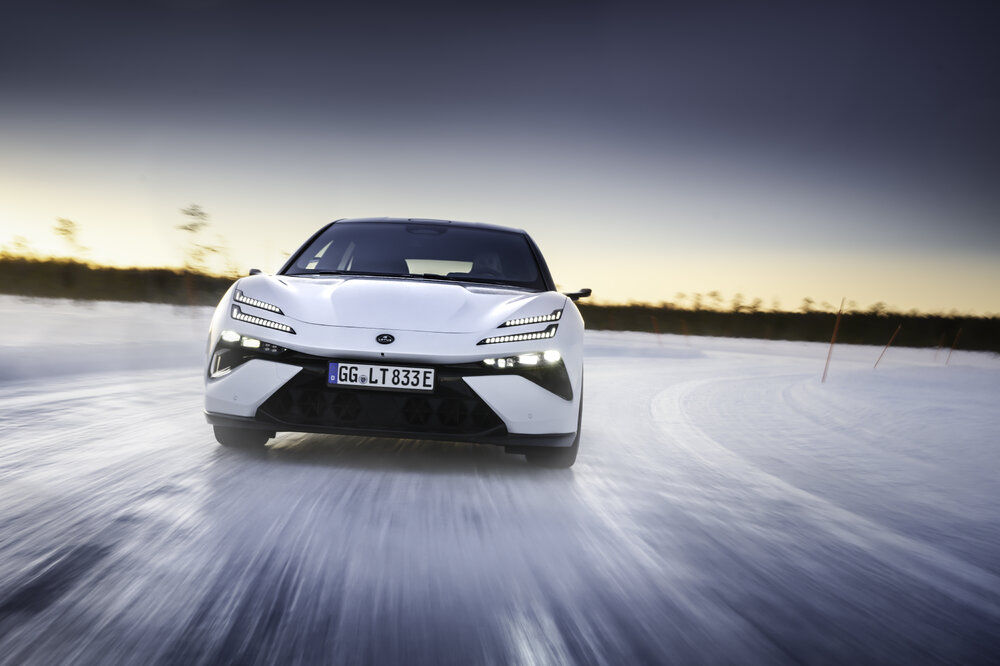 Lotus-Emeya_Cold_Weather_Akoya_White_03.jpg