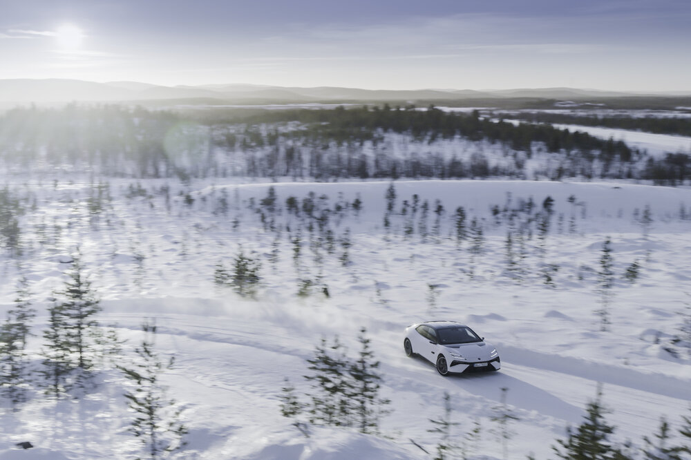 Lotus-Emeya_Cold_Weather_Akoya_White_04.jpg