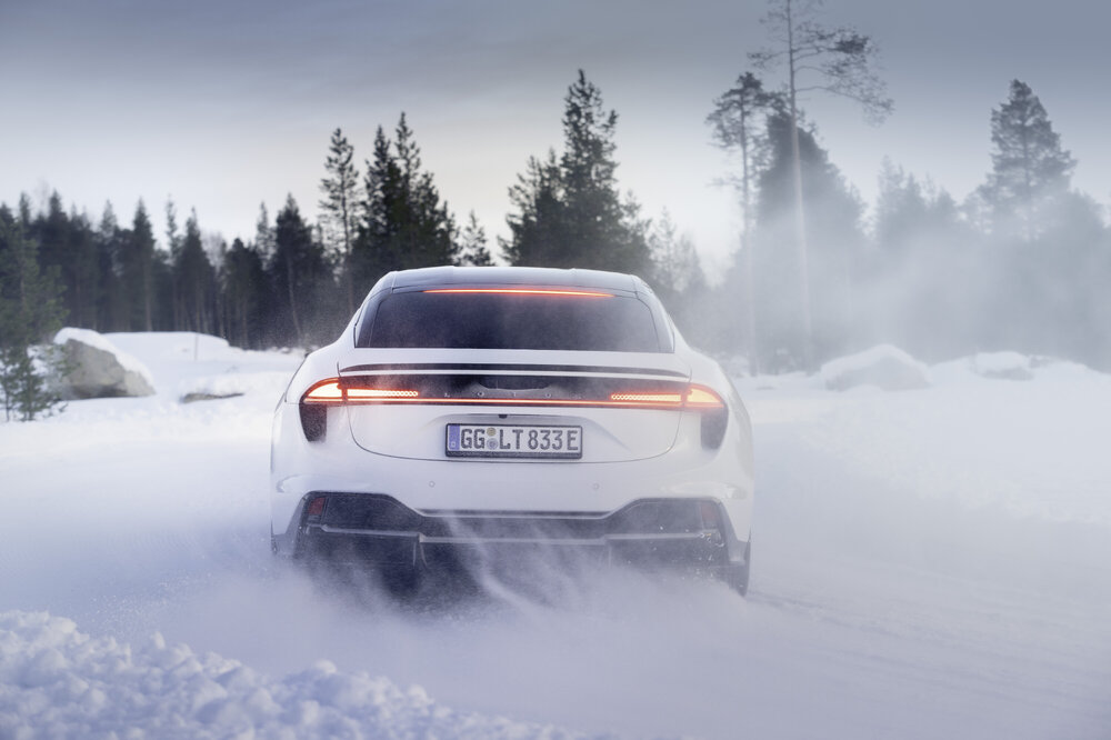 Lotus-Emeya_Cold_Weather_Akoya_White_05.jpg
