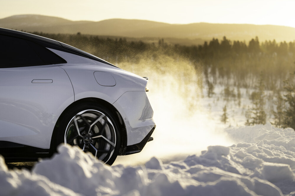 Lotus-Emeya_Cold_Weather_Akoya_White_08.jpg