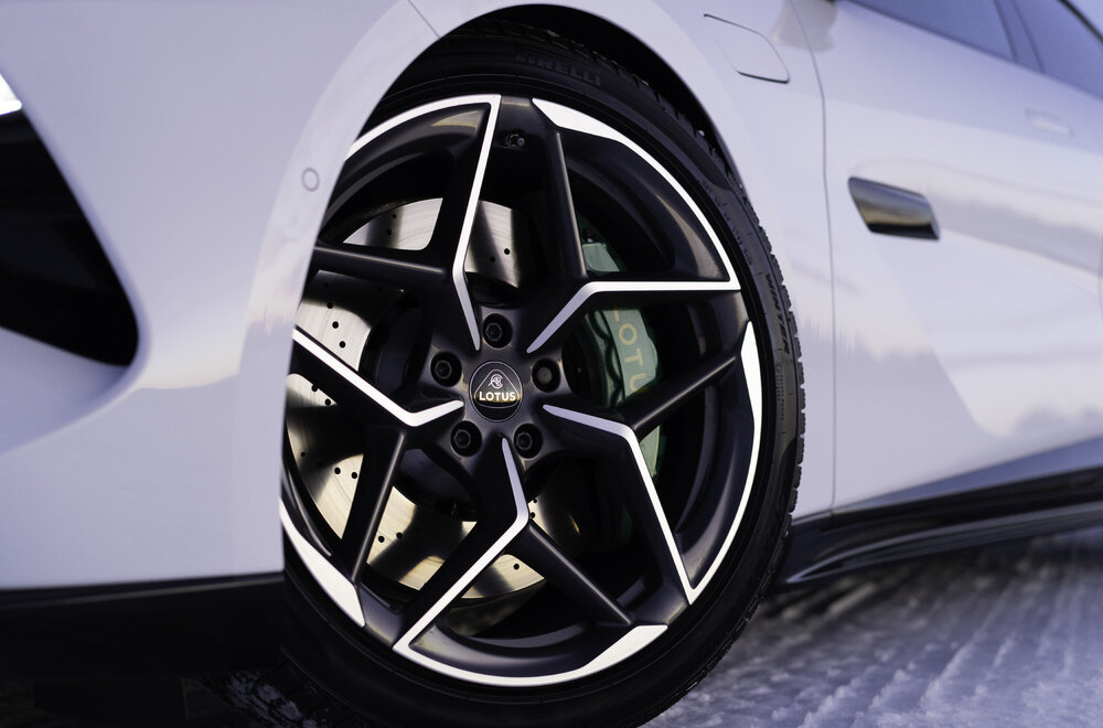 Lotus-Emeya_Cold_Weather_Akoya_White_09.jpg