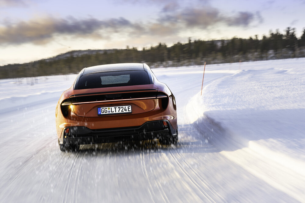 Lotus-Emeya_Cold_Weather_Fireglow-Orange_02.jpg