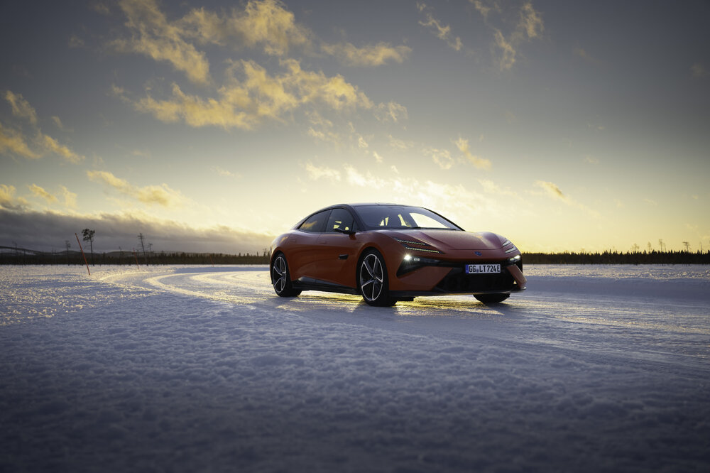 Lotus-Emeya_Cold_Weather_Fireglow-Orange_03.jpg
