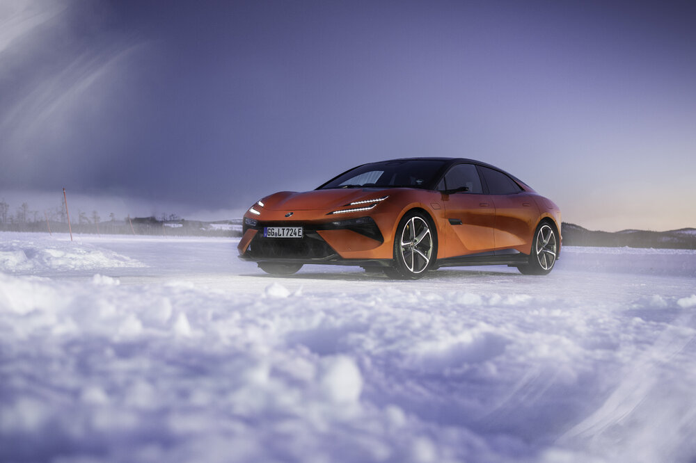 Lotus-Emeya_Cold_Weather_Fireglow-Orange_04.jpg