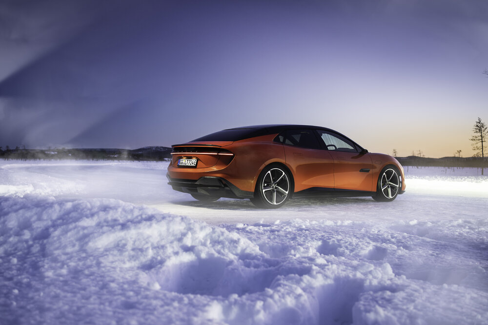 Lotus-Emeya_Cold_Weather_Fireglow-Orange_05.jpg