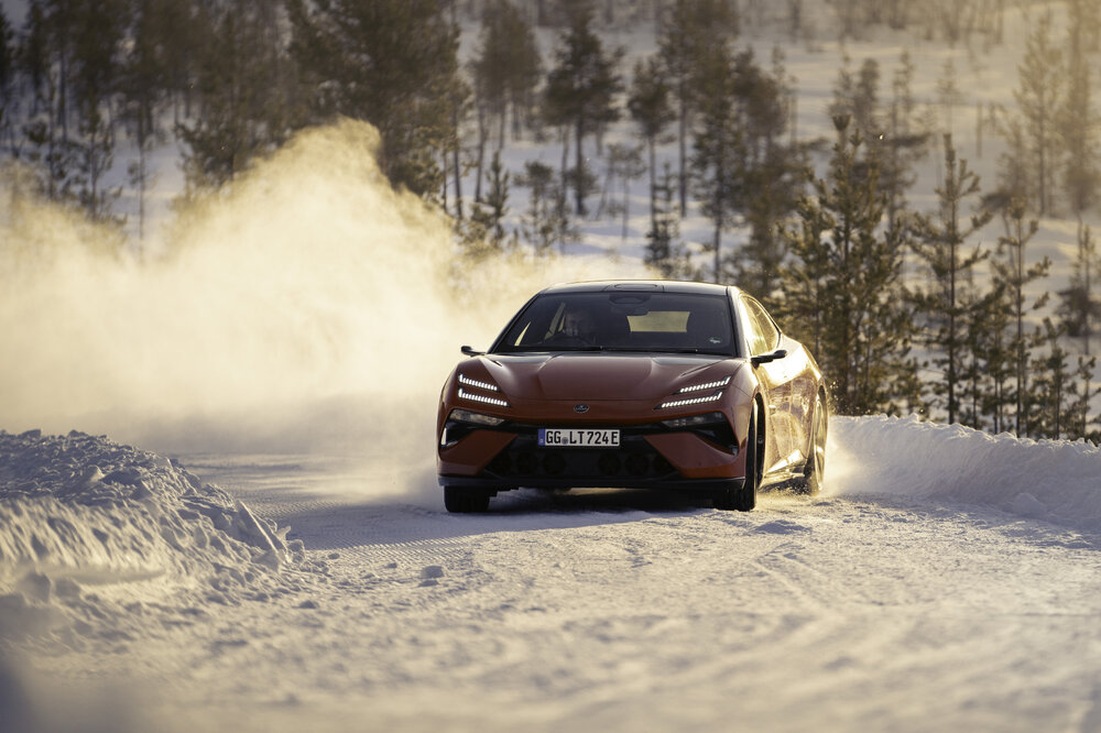Lotus-Emeya_Cold_Weather_Fireglow-Orange_07.jpg