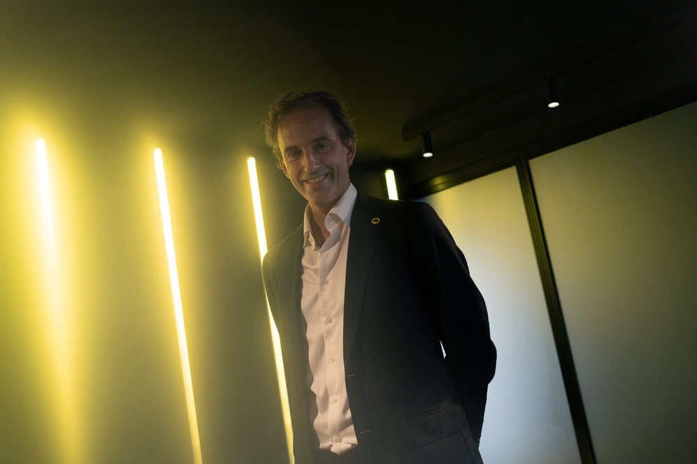 Niels-de-Gruijter-Lotus-Paris.jpg