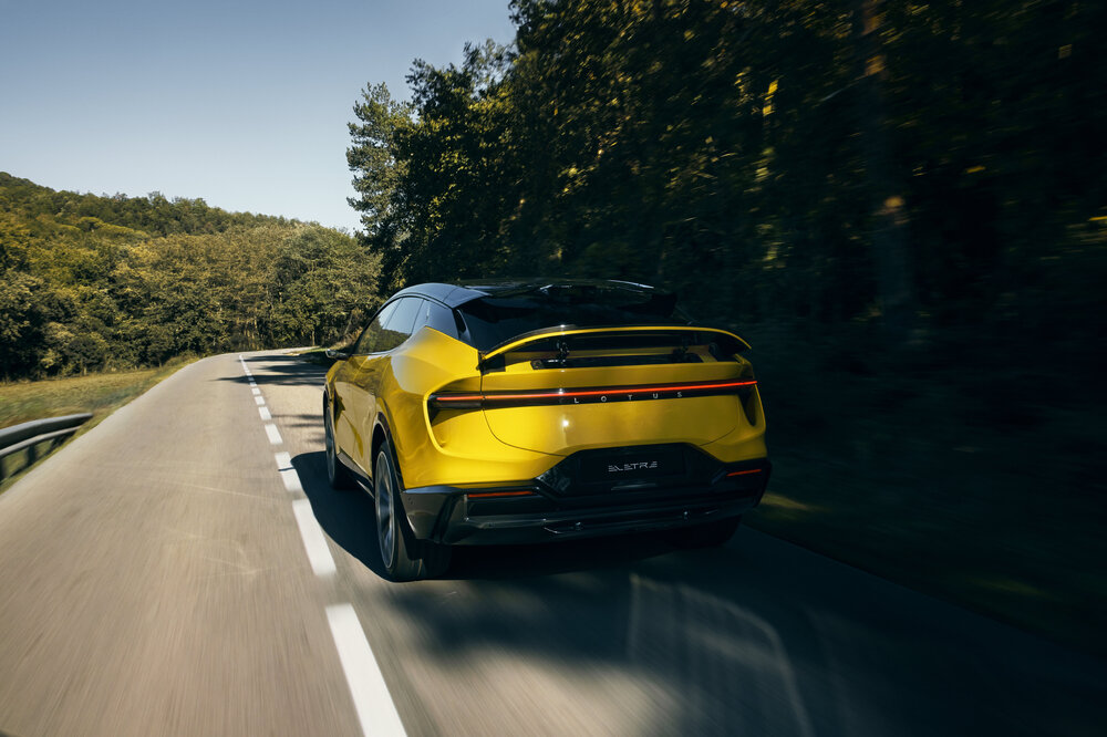 Lotus_Eletre_Image_Dynamic-3__141024.jpg