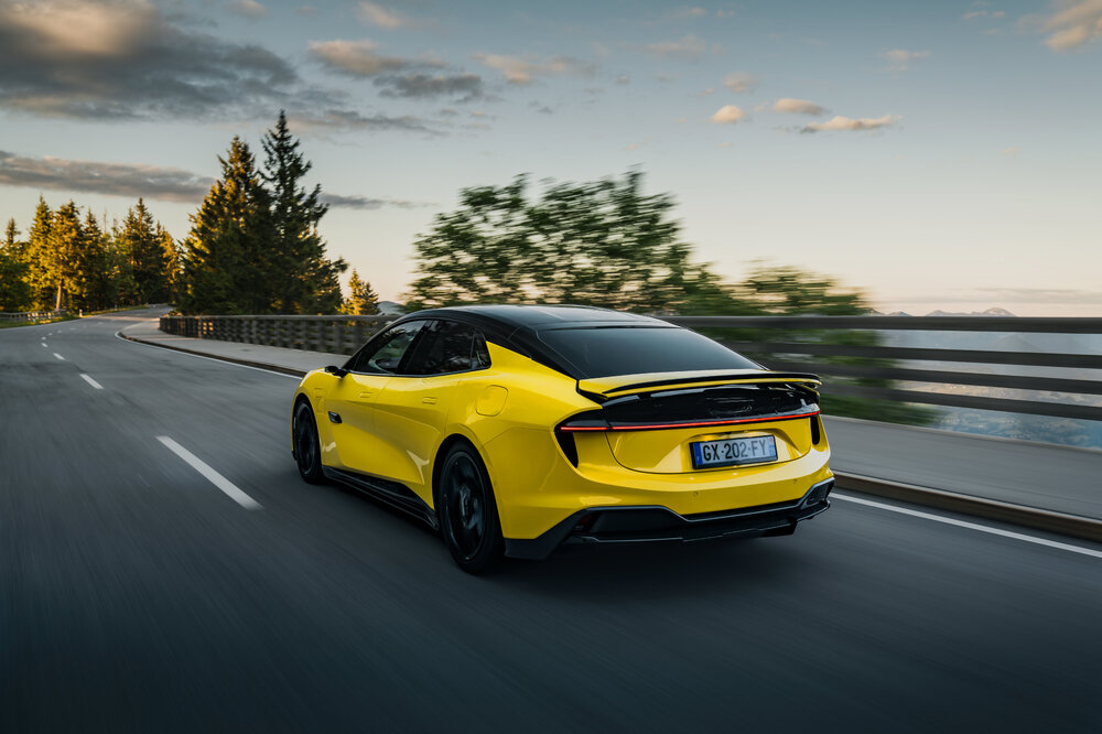 Lotus_Emeya_R_Dynamic_020724_02.jpg