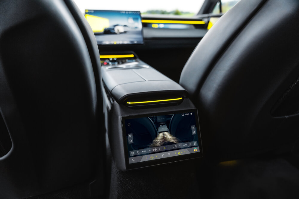 Lotus_Emeya_R_Rear_Infotainment_020724_01r.jpg