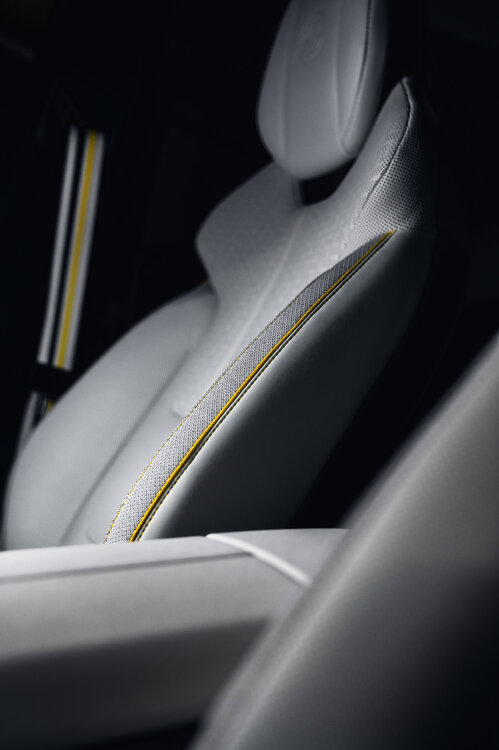 Lotus_Emeya_S_Seat_020724_01r.jpg