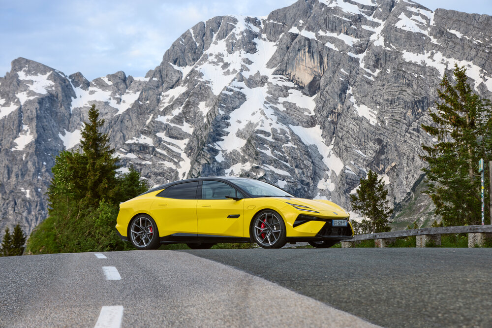 Lotus_Emeya_S_Static_020724_03.jpg